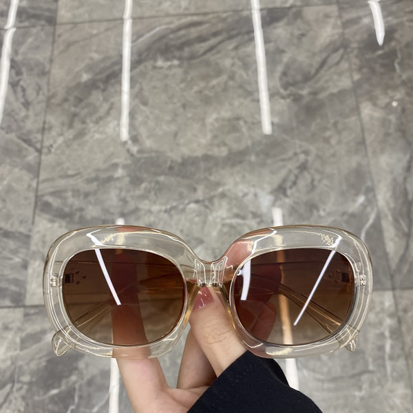 Moodsad naiste päikeseprillid mitmes värvitoonis