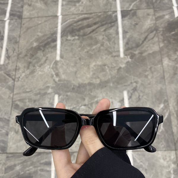 Moodsad ristkülikukujulised päikeseprillid