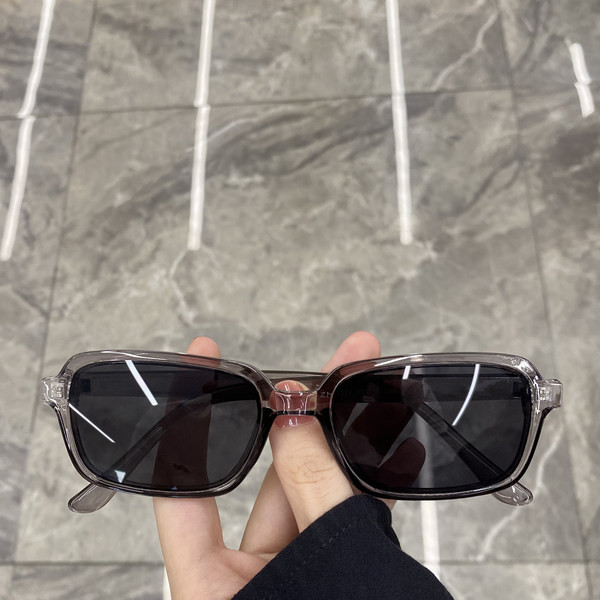 Moodsad ristkülikukujulised päikeseprillid