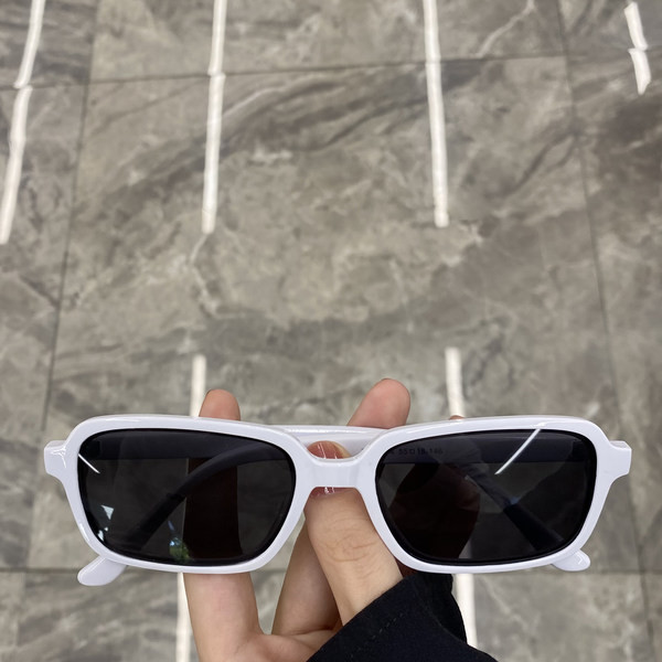 Moodsad ristkülikukujulised päikeseprillid