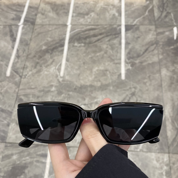 Naiste retroprillide uus mudel värviliste klaasidega