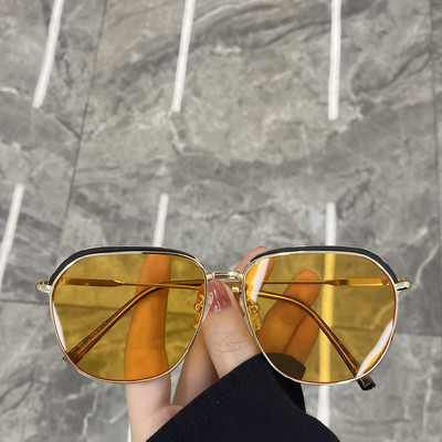 Μοντέρνα γυναικεία γυαλιά ηλίου με μεταλλικό σκελετό