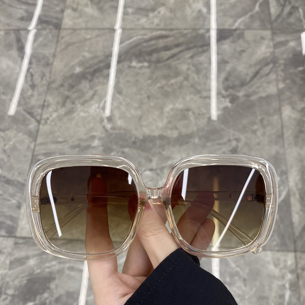 Kandilise kujuga ja värviliste raamidega naiste prillid