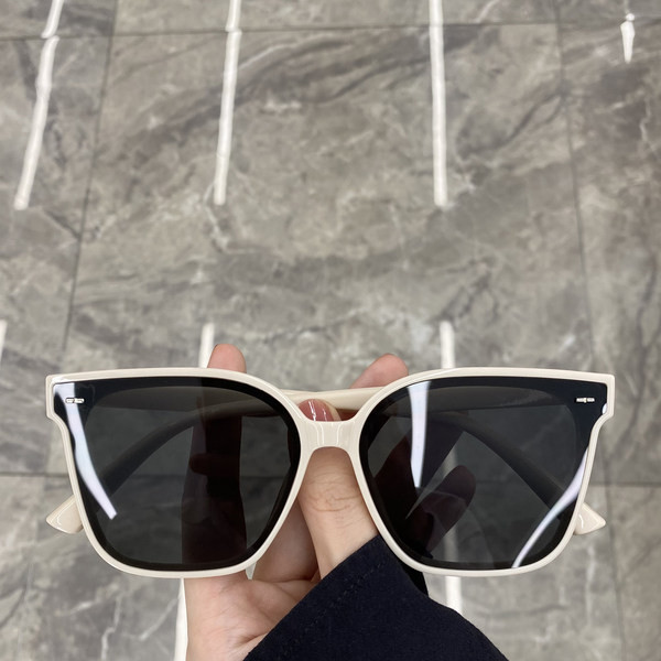 Naiste värviliste klaaside ja UV-kaitsega prillid