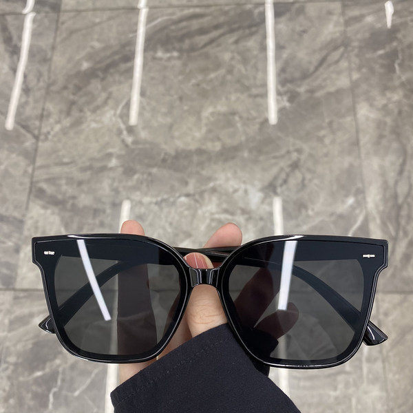 Naiste värviliste klaaside ja UV-kaitsega prillid