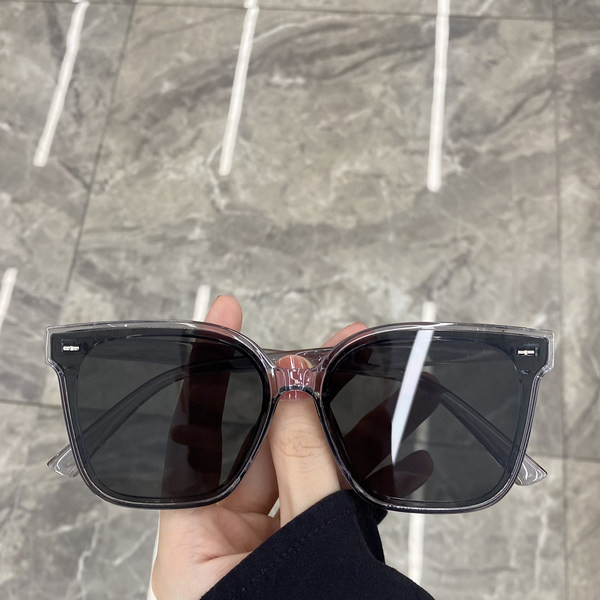 Naiste värviliste klaaside ja UV-kaitsega prillid