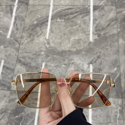 Uus õhukeste raamidega naiste prillide mudel