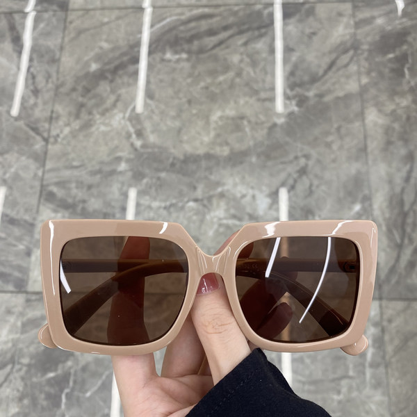 Naiste retro ruudukujulised prillid mitmes värvitoonis