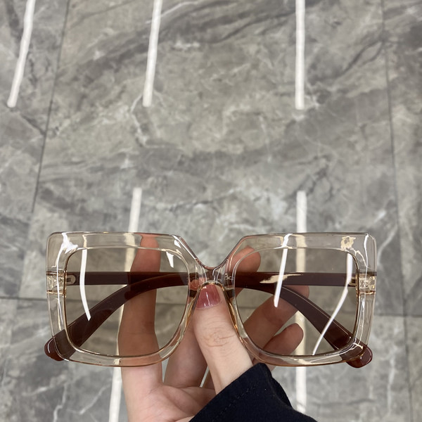 Naiste retro ruudukujulised prillid mitmes värvitoonis