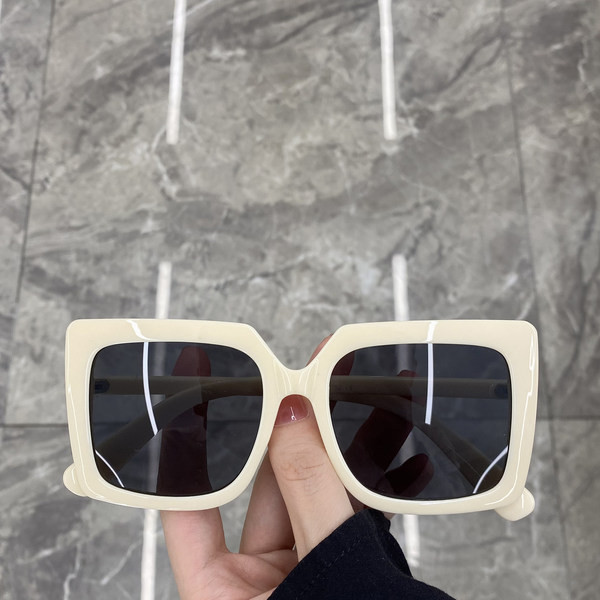 Naiste retro ruudukujulised prillid mitmes värvitoonis