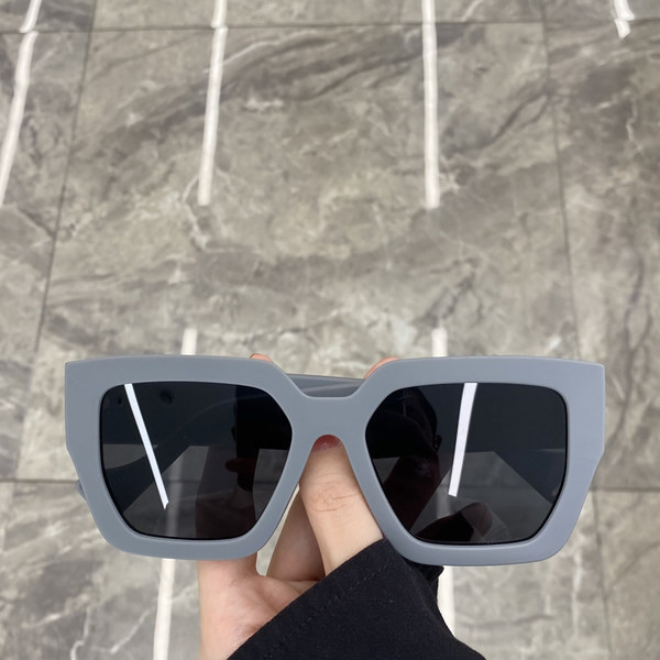 Naujo modelio moteriški akiniai su UV apsauga ir spalvotais rėmeliais