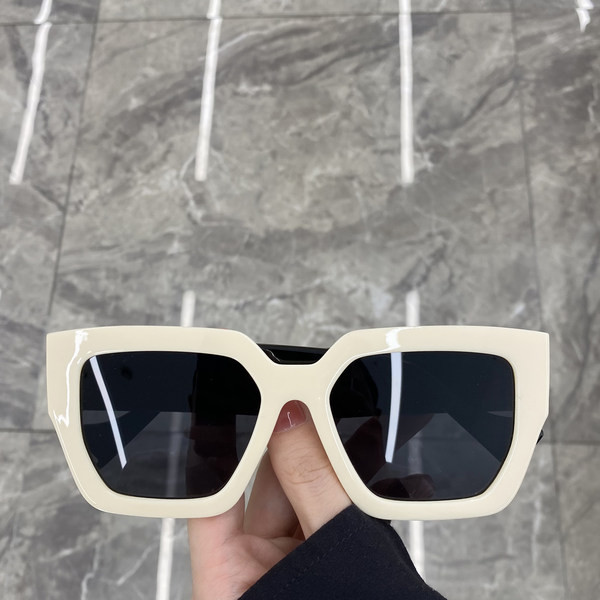 Naujo modelio moteriški akiniai su UV apsauga ir spalvotais rėmeliais