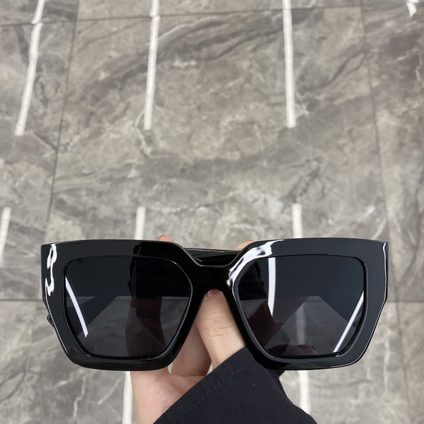 Naujo modelio moteriški akiniai su UV apsauga ir spalvotais rėmeliais