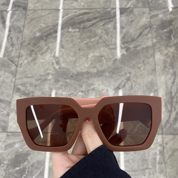 Naujo modelio moteriški akiniai su UV apsauga ir spalvotais rėmeliais