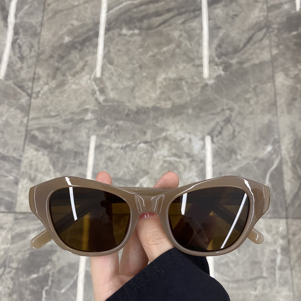 Plastraamiga vabaajaprillid naistele ja meestele