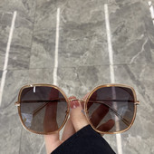 Metallist õhukese raamiga naiste prillide uus mudel