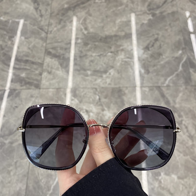 Metallist õhukese raamiga naiste prillide uus mudel