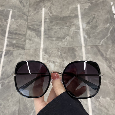 Metallist õhukese raamiga naiste prillide uus mudel