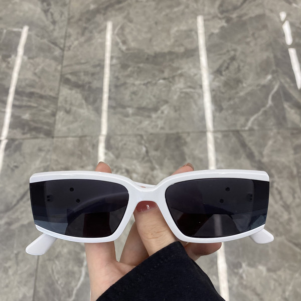 Naiste värviliste raamidega prillid - mitut värvi