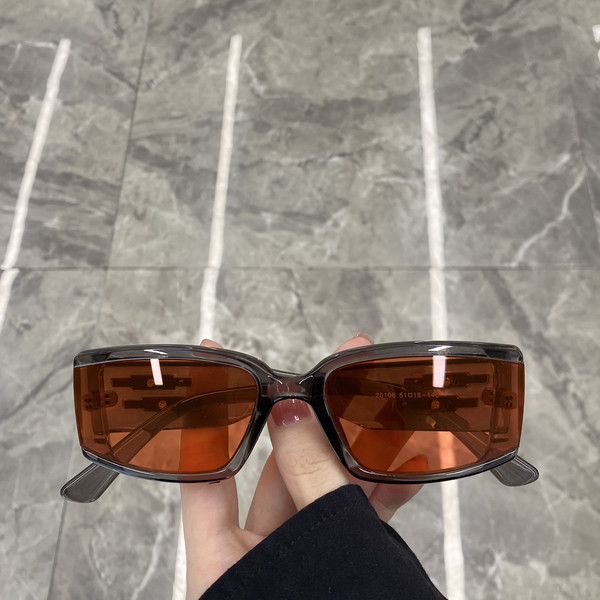 Naiste värviliste raamidega prillid - mitut värvi