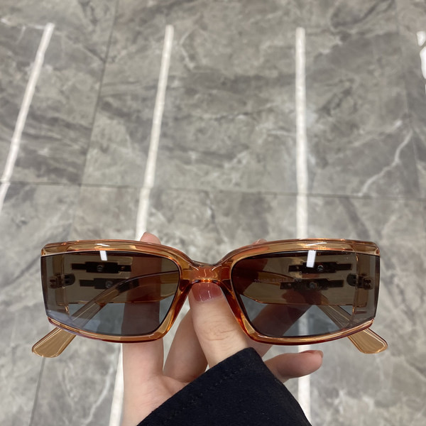 Naiste värviliste raamidega prillid - mitut värvi