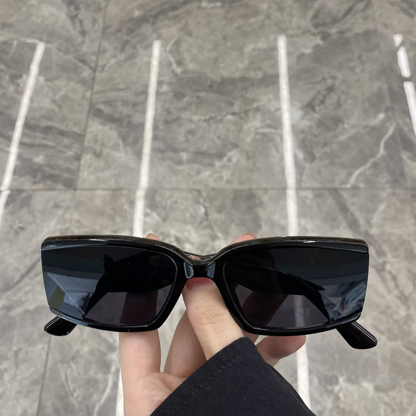 Naiste värviliste raamidega prillid - mitut värvi