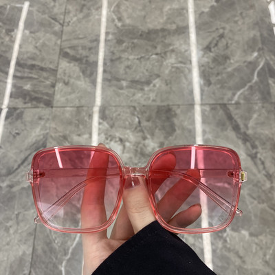 Uus UV-kaitsega kandiliste prillide mudel naistele