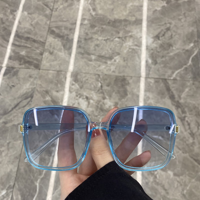 Uus UV-kaitsega kandiliste prillide mudel naistele