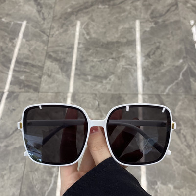 Uus UV-kaitsega kandiliste prillide mudel naistele