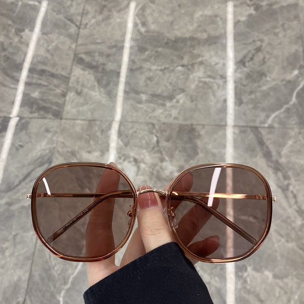 Uus metallraamiga naiste päikeseprillide mudel