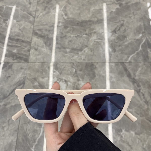 Moteriški katės akių akiniai nuo saulės plonais rėmeliais