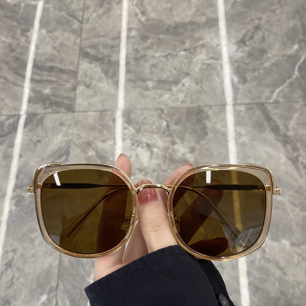 Retro četvrtaste sunčane naočale