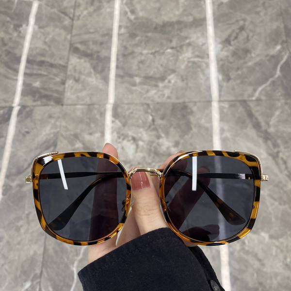 Retro četvrtaste sunčane naočale