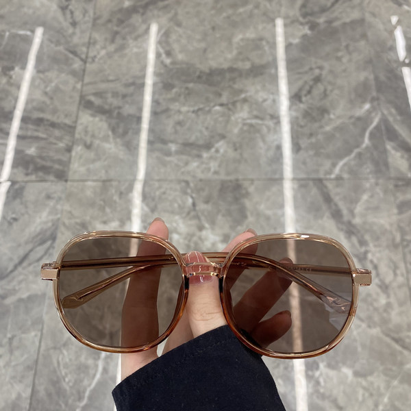 Laisvalaikio moteriški akiniai plonu rėmeliu – kelių spalvų