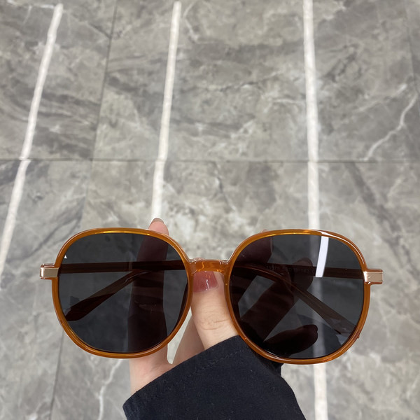 Laisvalaikio moteriški akiniai plonu rėmeliu – kelių spalvų