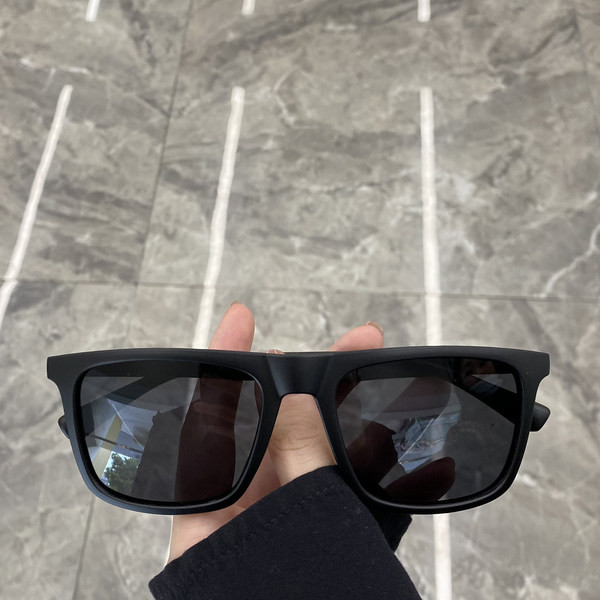 Moteriški kvadratiniai akiniai nuo saulės – poliarizuoti