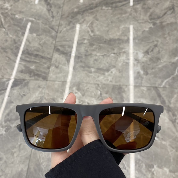 Moteriški kvadratiniai akiniai nuo saulės – poliarizuoti