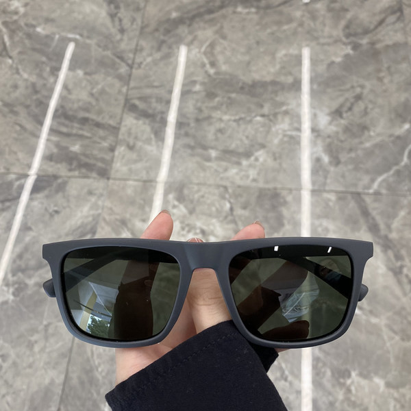 Moteriški kvadratiniai akiniai nuo saulės – poliarizuoti