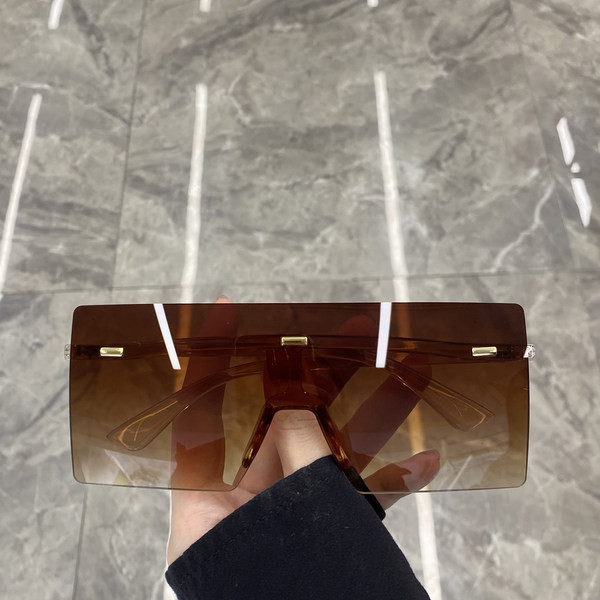 Moteriška akinių tipo kaukė stačiakampio formos