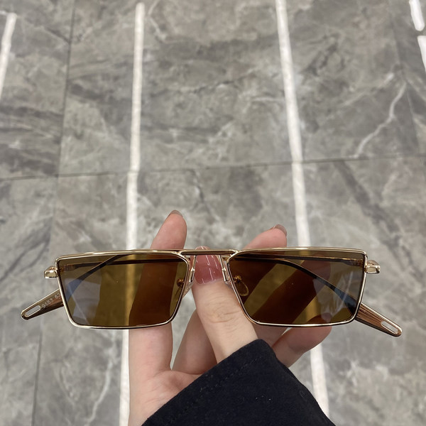 Moteriški kvadratiniai akiniai