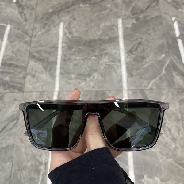 Moteriški akiniai nuo saulės kvadrato formos – kelių spalvų