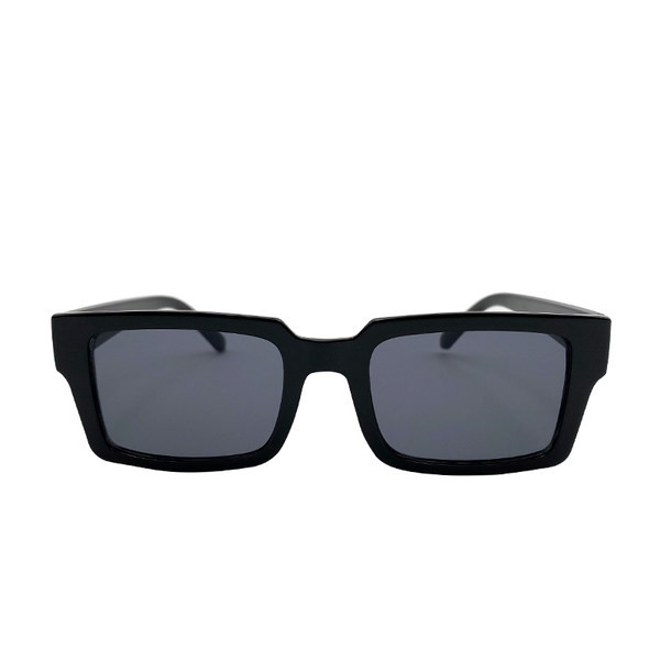 Retro moteriški akiniai plastikiniais rėmeliais