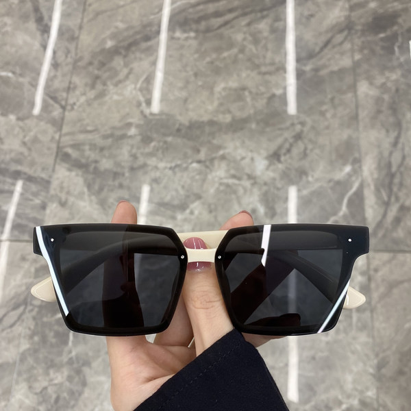Modernūs moteriški kvadrato formos akiniai nuo saulės