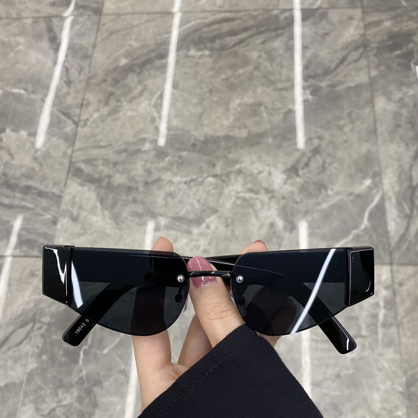 Moteriški retro akiniai