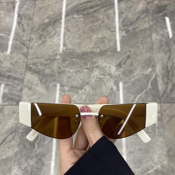 Moteriški retro akiniai