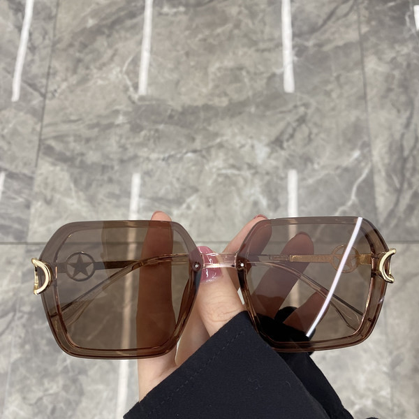 Naujo modelio moteriški akiniai nuo saulės metaliniu rėmeliu