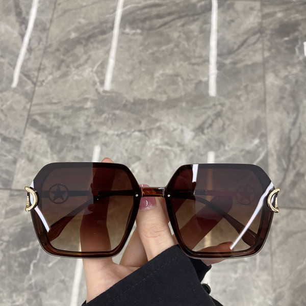 Naujo modelio moteriški akiniai nuo saulės metaliniu rėmeliu