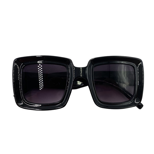 Plastikust raamiga kandilised klaasid