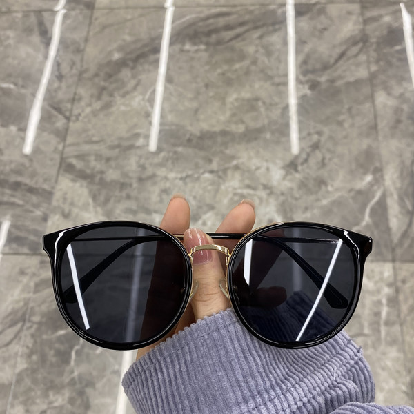 Uus ümara kuju ja õhukese raamiga naiste päikeseprillide mudel