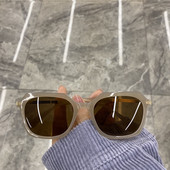 Naiste kaasaegsed prillid laia plastikraamiga